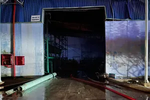 LĐLĐ tỉnh Bà Rịa - Vũng Tàu thăm hỏi công ty giày da bị cháy xưởng 