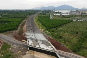 Sắp thảm nhựa mặt đường cao tốc đoạn qua Bà Rịa - Vũng Tàu