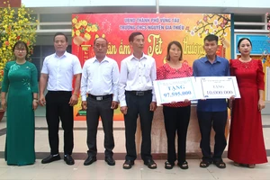 Hỗ trợ hơn 100 triệu đồng giúp 1 học sinh bị bệnh sởi biến chứng