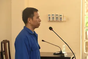 Lãnh 15 năm tù vì chém công an phường