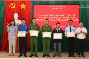 Khen thưởng tập thể, cá nhân truy bắt kẻ cướp ngân hàng ở Vũng Tàu