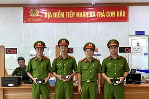 Công an TP.HCM tổ chức bàn giao, cấp con dấu cho cấp xã mới tại tỉnh Rịa - Vũng Tàu