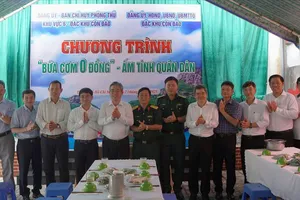 150 người dự chương trình 'Bữa cơm 0 đồng - ấm tình quân dân' tại Côn Đảo