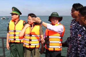 Phó Chủ tịch UBND TP.HCM Bùi Minh Thạnh kiểm tra về chống khai thác IUU 