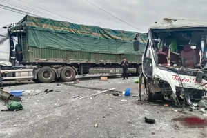 Tai nạn liên hoàn trên Quốc lộ 1, một người chết, nhiều người bị thương