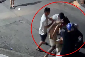 Công an vận động nhóm đánh hội đồng 2 người ở Bình Dương ra đầu thú