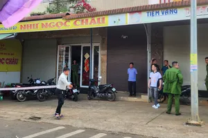 Kẻ cướp dùng búa đập tủ kính ở Di Linh, lấy đi khoảng 30 cây vàng