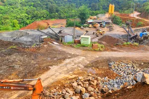 Chỉ đạo làm rõ 2 doanh nghiệp khai thác mỏ đá hết hạn 