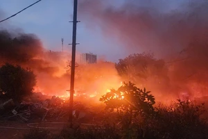 Đốt rác gây cháy lớn kèm tiếng nổ ở Buôn Ma Thuột