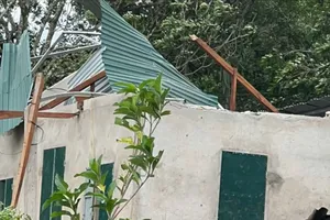 Quảng Trị: Bão số 3 làm sập 1 căn nhà, 23 căn tốc mái