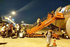 Thêm hàng ngàn chuyến bay xuyên đêm phục vụ tết