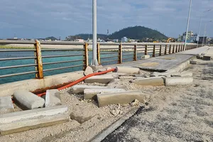 Bến cảng 257 tỉ xây xong hư hỏng sau bão