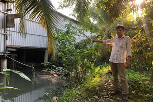 Xây nhà trên hành lang lộ giới chắn mặt tiền đất người khác