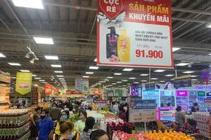 Siêu thị thiếu hàng, nghẽn online chỉ là tạm thời