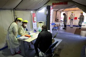 Chuyên gia lo ngại nguy cơ 1 người nhiễm nhiều biến thể cùng lúc