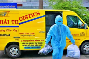 Chở hàng cho khu cách ly: Hết việc khi đã nửa đêm