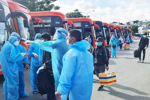 Nên cho xe khách đưa người dân từ TP.HCM về quê