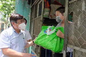 Chủ tịch Nguyễn Thành Phong: Đừng để sót hộ nào gặp khó khăn