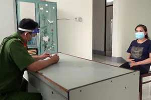 Khởi tố 2 người liên quan công tác phòng chống dịch COVID-19