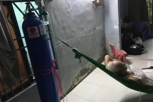 Túi thuốc, ôxy trao tận nhà cho F0 ở TP.HCM 