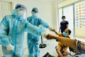 Nước mắt thầm lặng của những y bác sĩ tuyến đầu chống dịch