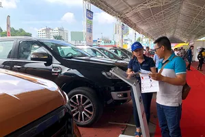 Ô tô mới nằm phơi nắng, cần khẩn cấp giải cứu