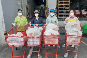 Năm học mới, nhiều giáo viên vẫn tham gia chống dịch