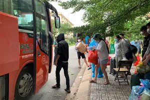 Đằng sau hàng trăm tay lái “O đồng” chở F0 về nhà