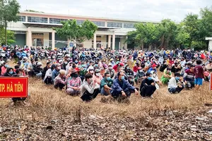 Miền Tây kích hoạt các khu cách ly, hoãn nới giãn cách