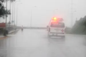 Miền Trung hứng mưa lớn do bão số 8