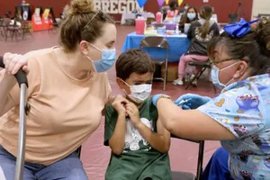 Mỹ, EU quy định về hộ chiếu vaccine với trẻ em như thế nào?