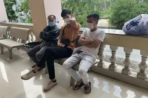 Nam phó tổng giám đốc bị cáo buộc dùng dép đánh nữ phó tổng giám đốc