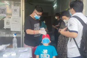 Nên bình ổn giá kit test, tránh mỗi nơi mỗi giá