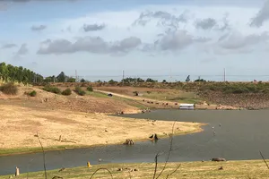 Giá 'chát', nhà đầu tư vẫn âm thầm săn đất view sông, hồ