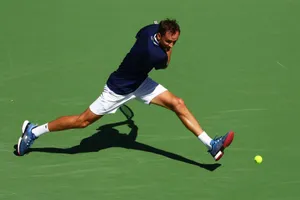 Medvedev nỗ lực đòi ngôi từ Djokovic