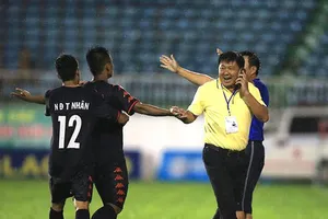 Quảng Nam loại B. Bình Dương trong trận đấu có 4 thẻ đỏ