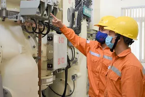 Tìm năng lượng tái tạo khắc phục nguy cơ thiếu điện