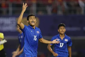 Malaysia “chấp” Thái Lan 3 cầu thủ trên tuổi U-23 