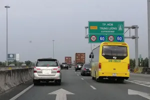 Kinh nghiệm từ bán quyền thu phí cao tốc TP.HCM - Trung Lương