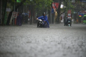 Hà Nội mưa lịch sử, hệ thống thoát nước không ứng phó nổi