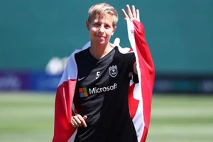 FIFA ủng hộ cầu thủ chuyển giới thi đấu