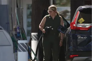 Mỹ tính ngưng đánh thuế để giảm giá xăng