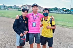 Đội bóng của tỉ phú Singapore đá sân Thống Nhất