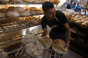 Bloomberg: Giàu lo suy thoái, nghèo lo vỡ nợ