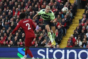 Vì sao Haaland “tắt điện” khi gặp Liverpool?