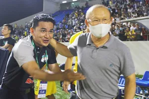 Bầu Đức, Kiatisak và “cửa” ngồi ghế thay ông Park