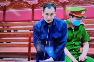 Vụ buôn lậu 200 triệu lít xăng: Tạo nhóm 'Anh em siêu nhân' tuồn xăng lậu ra thị trường