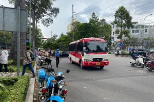 Gỡ vướng để dẹp nạn xe dù, bến cóc