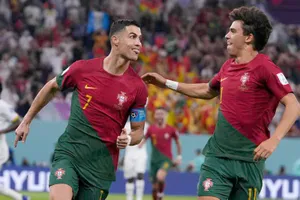 Ronaldo phải xóa tan đàm tiếu không CR7 Bồ Đào Nha vẫn chạy tốt