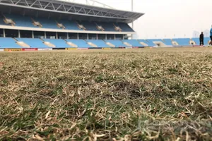 Sân Mỹ Đình từ cầu môn rớt vít đến đôi giày móng sắt